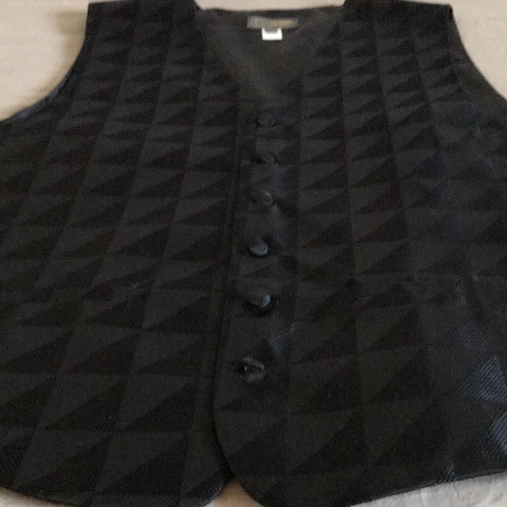 Vests - Picture 3 of 9